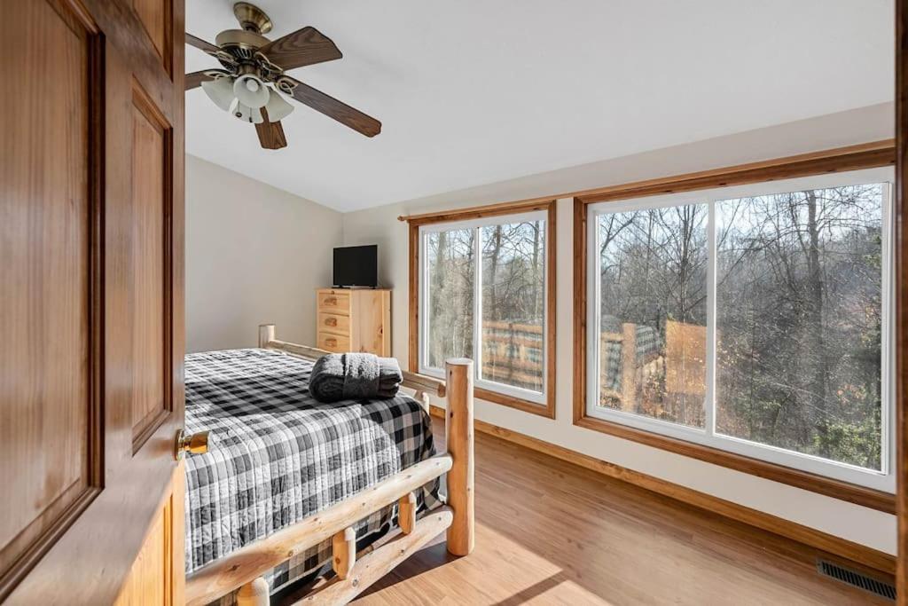 Dog Friendly! Views! Hot Tub! Close To Pf! Gsmnp Sevierville Exterior foto