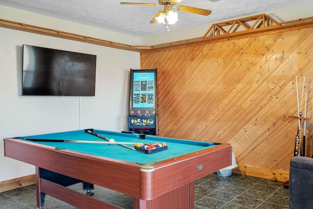 Dog Friendly! Views! Hot Tub! Close To Pf! Gsmnp Sevierville Exterior foto