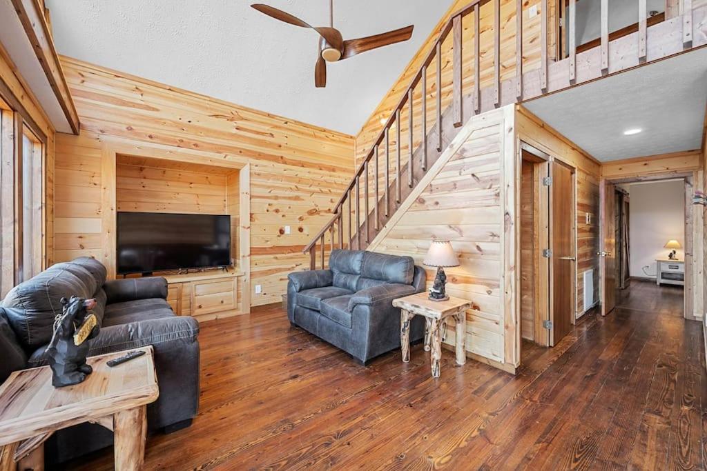 Dog Friendly! Views! Hot Tub! Close To Pf! Gsmnp Sevierville Exterior foto