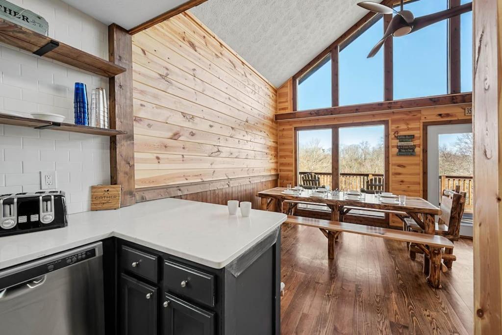 Dog Friendly! Views! Hot Tub! Close To Pf! Gsmnp Sevierville Exterior foto